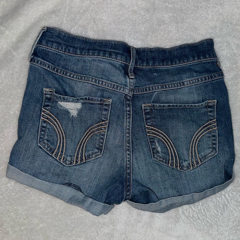Hollister High Rise Short-Short - Picture 2 of 3